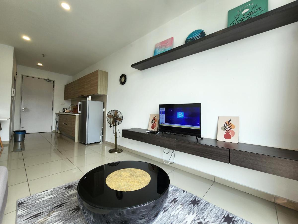 Lavender Suite # Shah Alam I-City Block B Homestay # 2R1B #Free Wifi & Parking ภายนอก รูปภาพ